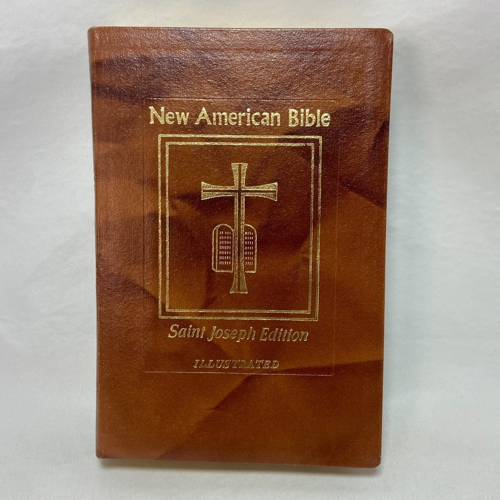 The New American Bible St.‎ Joseph Medium Size Edition Illustrated 1977 Gold 70s